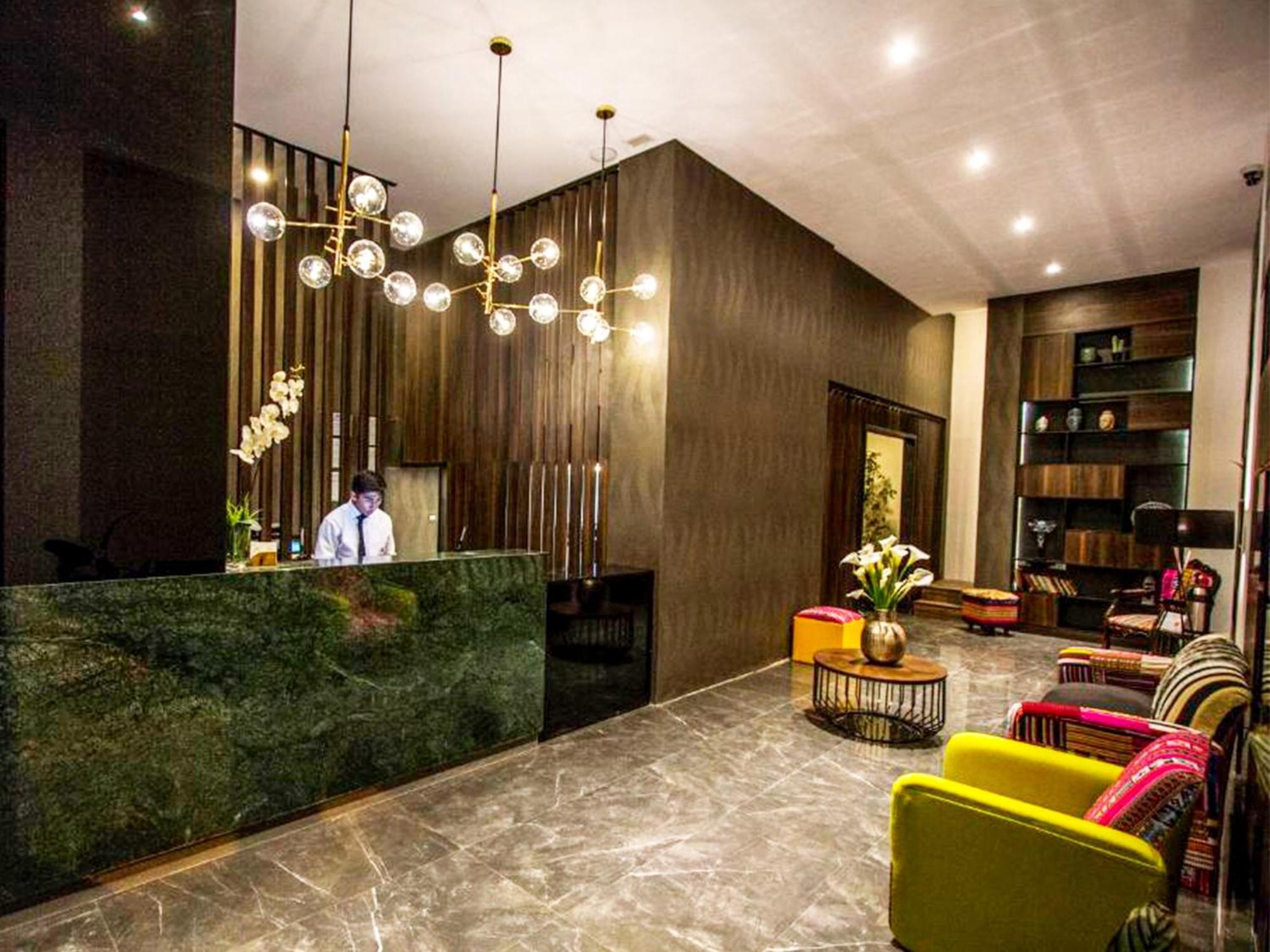 Altus Express Hotel 拉巴斯 外观 照片