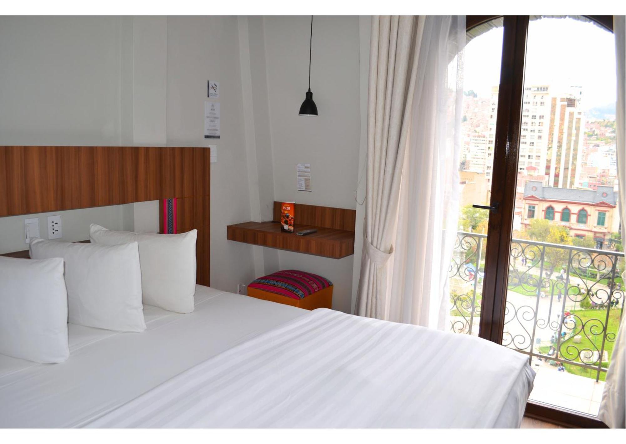 Altus Express Hotel 拉巴斯 外观 照片
