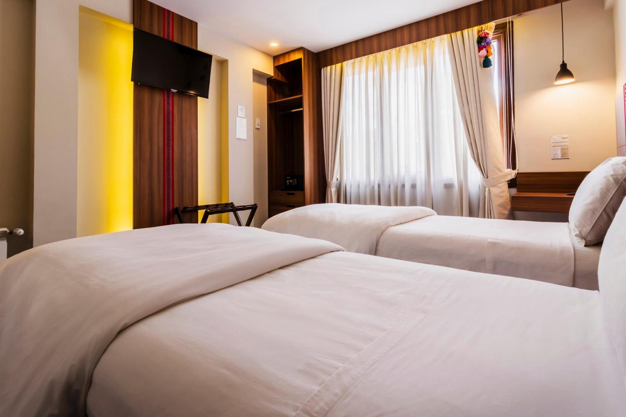 Altus Express Hotel 拉巴斯 外观 照片