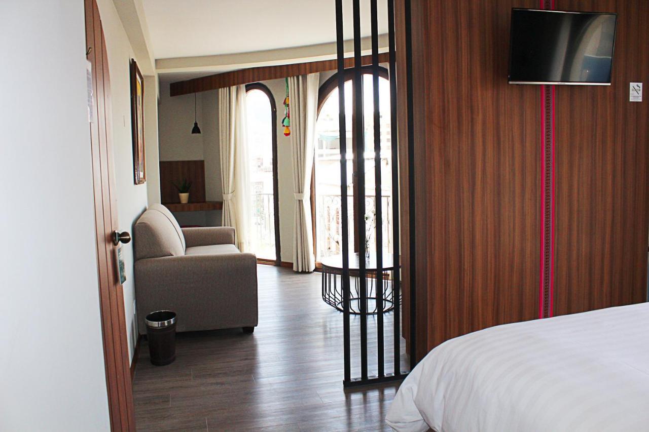 Altus Express Hotel 拉巴斯 外观 照片